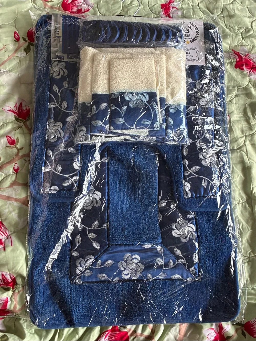 Elegant Navy Blue Floral Bath Towel Set with Cream Accent